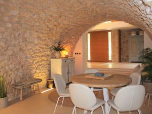 Maisons de vacances Spacious holiday home in Bagnols en For t with pool : photos des chambres