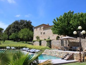 Maisons de vacances Spacious holiday home in Bagnols en For t with pool : photos des chambres