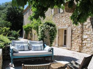 Maisons de vacances Spacious holiday home in Bagnols en For t with pool : photos des chambres