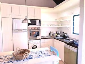 Zandtorini Seaside Cottage