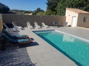 Villa avec piscine chauffée privée à 5 min d Uzès.