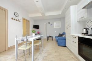 Vatican Flat Cozy Court