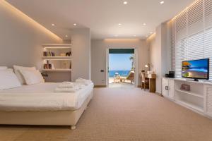 Seafront Luxury villa "Tesoro Mio"