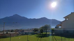 Apartment with garden, lake view and parking - Larihome A15