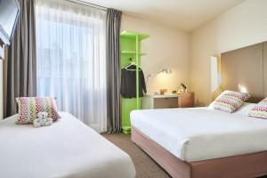 Hotels Campanile Lyon Centre - Berges du Rhone : Chambre Triple New Generation (1 Lit Double + 1 Lit Simple) - Occupation simple - Non remboursable