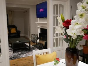 The Kyoto House - Four Spacious Cosy Bedrooms I Netflix & Large Rooms