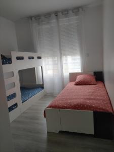 Appartements App 5 pers, parking, 3mn RER A, 40 mn du centre de Paris, Cergy le Haut : photos des chambres