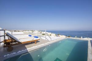 Suite With Private Pool and Sea View