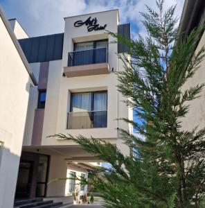 Arts Luxury Boutique Hotel