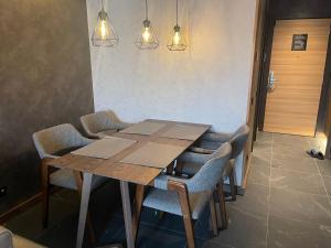 Woodside Duplex Apartment Ski in Ski out with garage