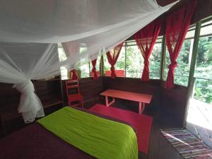 Finca Valeria Treehouses Glamping