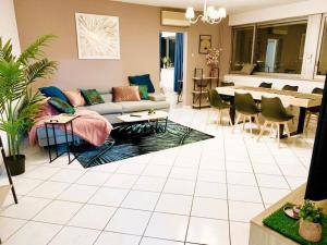 TOUR de l’europe, en plein centre avec parking.