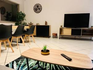 TOUR de l’europe, en plein centre avec parking.