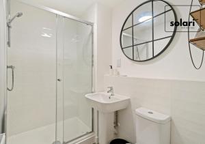 Modern 2-Bedrooms - Contractor, & Relocator Apartment 30-Percent-Off on Monthly Stays, Free Multiple Parking Spaces, High Speed Wi-Fi, Streaming Services included, Close to A1