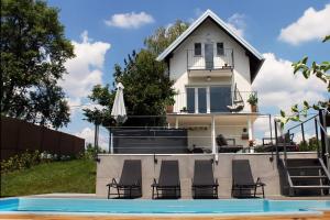 House with hot tub and swimming pool near Zagreb