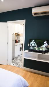 Matisse No9 - One Bedroom City Center Apartment With Parking