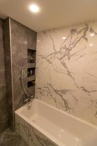 Parking Gratuit - Chic et Elégant à Villeurbanne - Tout Fourni