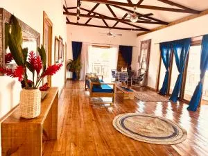 Casa Le Parc - Main Street - Cahuita