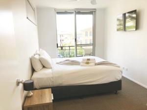 3 Bedroom Central Beachside Kingscliff Apartment with Pool