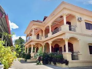 Villa Kampot Cafe - Phumĭ Ândong Pring