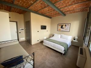 Deluxe Room (2 Adults + 1 Child)