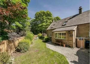 Charming 3/4 bedroom semi-detached cottage. - Pathhead
