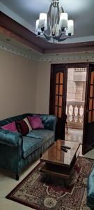 Beautiful sea view at Miami Beach & Montaza palace with Wi-Fi, شقة بجوار شاطئ ميامي و قصر المنتزة ترى البحر منظر جميل