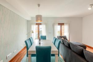 Modern 2 bedroom apt 20 min from city center