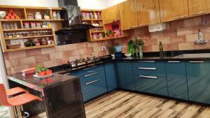 Entire Craftsman house with 2 Bedrooms kitchen and more