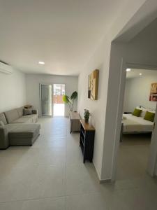 Lovely 2-bedroom apartment, newly renovated - 4hvězdičkové hotely ve městě Pafos