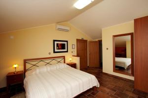 Guesthouse ''Barboska'' - big outdoor swimming pool & private tennis court 