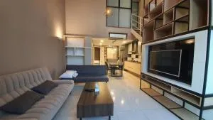 Sunrise Gurney By IZ - Pulau Tikus