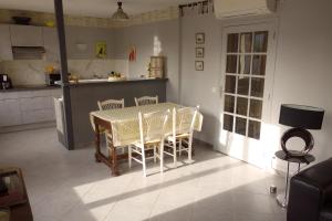 Appartement avec très grande terrasse privée plein sud et vue château