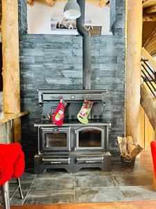 Artemis Log Cabin with Spa & Mountain View