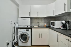 Central 3 BR flat with free parking