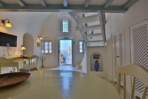 Exclusive Suite with Hot Tub and Caldera View