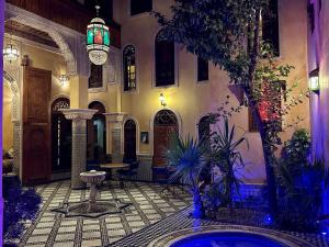 Riad Layalina Fes 7 Chambres & 18 Personnes Piscine, Parking, Vue & Wifi au Pied Medina