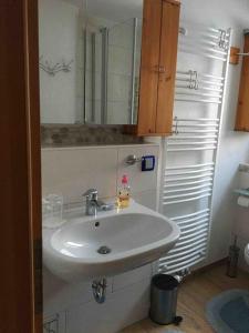 Ferienwohnung Apartment Doppelzimmer in der Villa Naturpark Rheinblick, ruhig, Aussicht, Pool