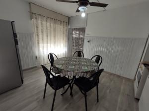 Los Nietos, a dos cuadras de la costanera, sin cochera