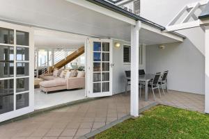 Waterfront Wonderland 41 Foreshore Dr stunning house with a lift linen Wi Fi and ducted air conditioning