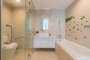 Căn Hộ Có Ban Công (Apartment with Balcony)