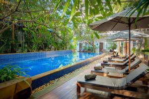 Landing Gold by Amatak