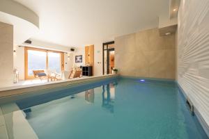 CHALET LA MANIGODINE Piscine 18-24 pers