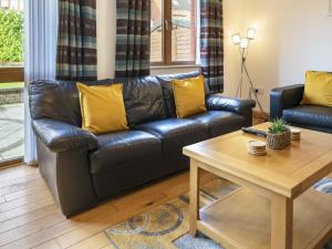 Lovely 4BR Home w Garden 7 Min from City Centre - Pass the Keys