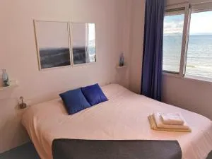 Beachfront Apartment with a Terrace - El Palmar