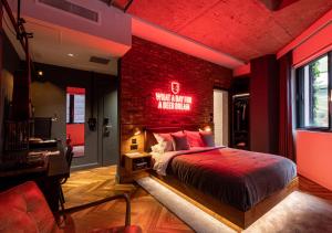 Captain's Suite room in Doghouse Manchester