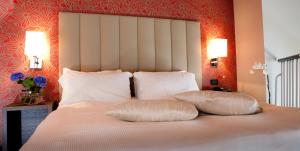 Junior Suite with Lake View room in Hotel L'Approdo