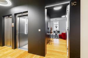 WHome Prime Location Contemporary Luxury Apartment w AC & Elevator