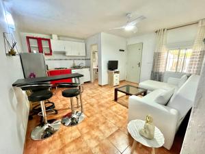Estudio adosado acogedor con jardín, barbacoa y parking privado