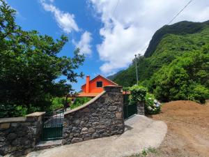 Mountain-Ocean-View Madeira